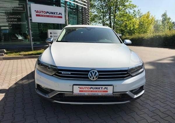 Volkswagen Passat cena 109900 przebieg: 135094, rok produkcji 2019 z Sanok małe 596